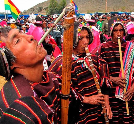 Primer plano de danzarines de Phujllay